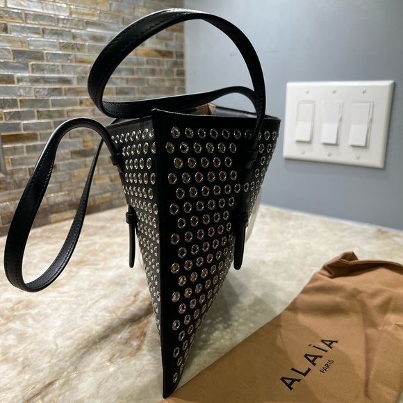 ALAÏA Mina Small perforated leather tote bag - Picture 7 of 14